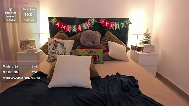 Snapshot of AmA_lia_ chatting on 12/22/24, 11:22 AmA lia online show from 12/22/24, 11:22