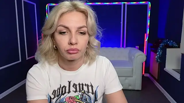 Snapshot of Barbara_Blonde chatting on 01/02/25, 04:30 Barbara Blonde online show from 01/02/25, 04:30