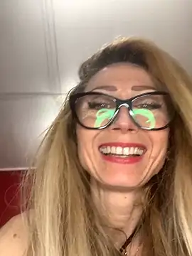 Snapshot of harleyejoker1 chatting on 03/07/25, 04:11 harleyejoker1 online show from 03/07/25, 04:11