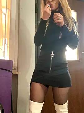 Snapshot of harleyejoker1 chatting on 12/02/25, 11:04 harleyejoker1 online show from 12/02/25, 11:04