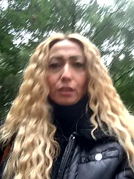 Snapshot of harleyejoker1 chatting on 01/14/26, 09:37 harleyejoker1 online show from 01/14/26, 09:37