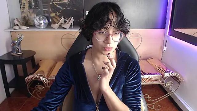 Snapshot of Lili_Gomez_ chatting on 10/25/25, 02:02 Lili Gomez online show from 10/25/25, 02:02