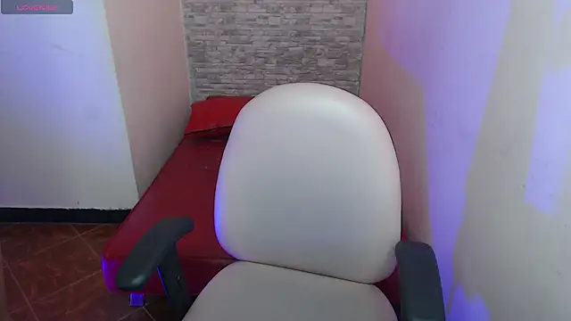 Snapshot of Lili_Gomez_ chatting on 10/30/25, 02:07 Lili Gomez online show from 10/30/25, 02:07