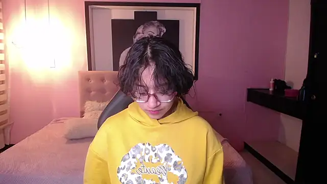 Snapshot of Lili_Gomez_ chatting on 11/09/25, 01:20 Lili Gomez online show from 11/09/25, 01:20