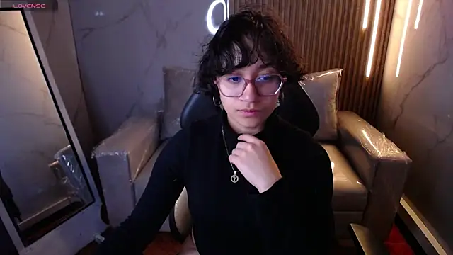 Snapshot of Lili_Gomez_ chatting on 11/14/25, 01:21 Lili Gomez online show from 11/14/25, 01:21