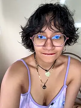 Snapshot of Lili_Gomez_ chatting on 12/04/25, 02:04 Lili Gomez online show from 12/04/25, 02:04