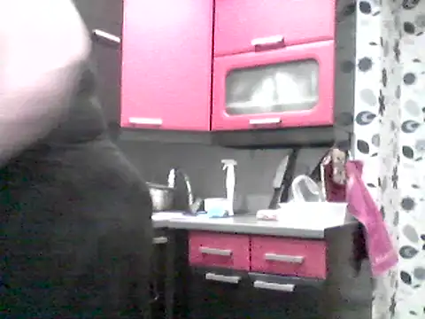 Snapshot of Lisa_Suzie chatting on 02/14/25, 02:02 Lisa Suzie online show from 02/14/25, 02:02