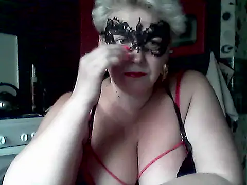Snapshot of Lisa_Suzie chatting on 06/18/26, 06:35 Lisa Suzie online show from 06/18/26, 06:35