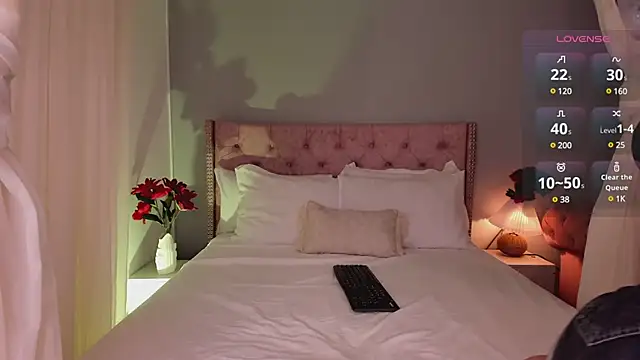 Snapshot of Lia_Sweett_ chatting on 02/26/25, 02:57 Lia Sweett online show from 02/26/25, 02:57