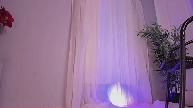 Snapshot of Lia_Sweett_ chatting on 03/19/25, 05:50 Lia Sweett online show from 03/19/25, 05:50