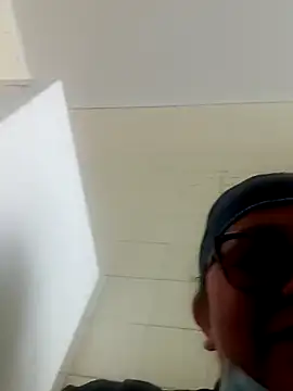 Snapshot of Darly_Gomez chatting on 12/23/24, 05:22 Darly Gomez online show from 12/23/24, 05:22