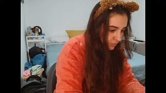 Snapshot of Ursumi1 chatting on 11/06/25, 08:10 Ursumi1 online show from 11/06/25, 08:10