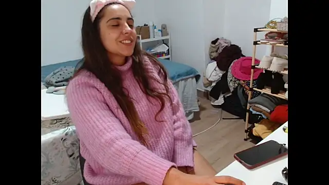 Snapshot of Ursumi1 chatting on 11/07/25, 10:21 Ursumi1 online show from 11/07/25, 10:21