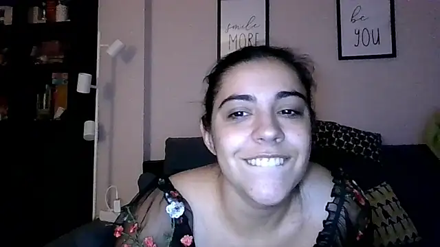 Snapshot of Ursumi1 chatting on 11/10/25, 09:14 Ursumi1 online show from 11/10/25, 09:14