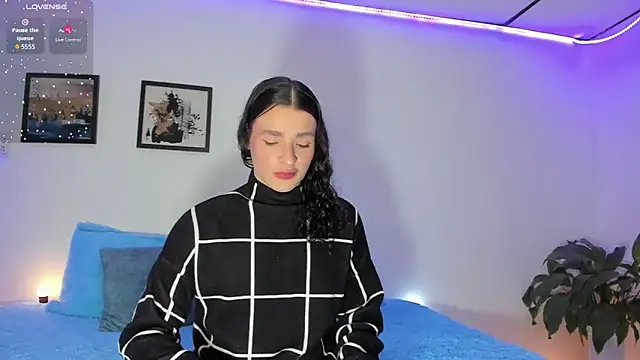 elafranco  online show from 12/22/25, 12:51