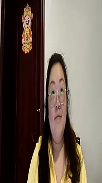 Weiwei5200 online show from 11/22/25, 11:31