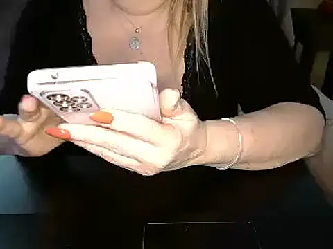 Snapshot of Emmamilfita chatting on 01/11/25, 09:46 Emmamilfita online show from 01/11/25, 09:46