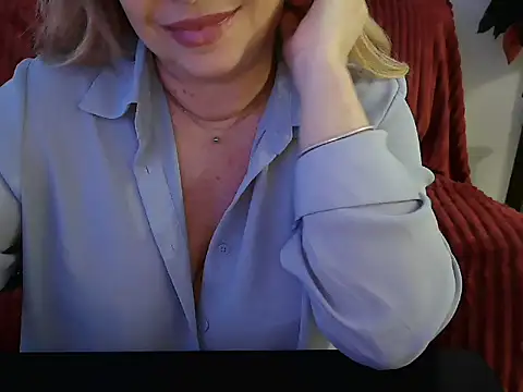 Snapshot of Emmamilfita chatting on 03/02/25, 09:32 Emmamilfita online show from 03/02/25, 09:32