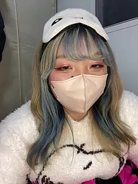 Snapshot of YUNA-yuna chatting on 12/27/24, 03:37 YUNA-yuna online show from 12/27/24, 03:37