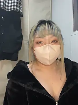 Snapshot of YUNA-yuna chatting on 01/14/25, 01:49 YUNA-yuna online show from 01/14/25, 01:49