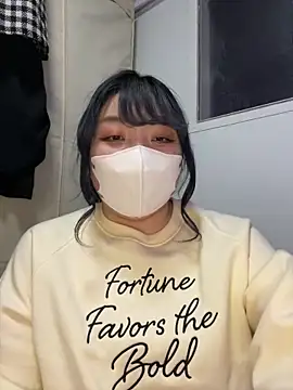 Snapshot of YUNA-yuna chatting on 01/27/25, 04:33 YUNA-yuna online show from 01/27/25, 04:33