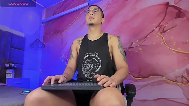 JoshMillerr  online show from 04/11/26, 07:51