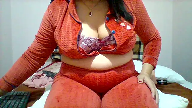 Snapshot of spicy_loulou chatting on 12/13/24, 08:26 spicy loulou online show from 12/13/24, 08:26