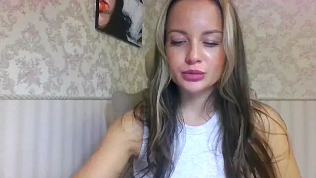 Snapshot of jennifer838 chatting on 12/16/25, 06:35 jennifer838 online show from 12/16/25, 06:35