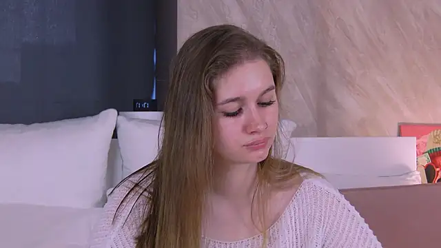 EllieHayes online show from 09/08/25, 02:16