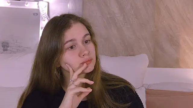 EllieHayes online show from 03/05/26, 01:12