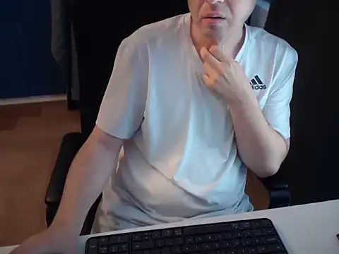 Snapshot of CuteMan33 chatting on 07/10/26, 03:03 CuteMan33 online show from 07/10/26, 03:03