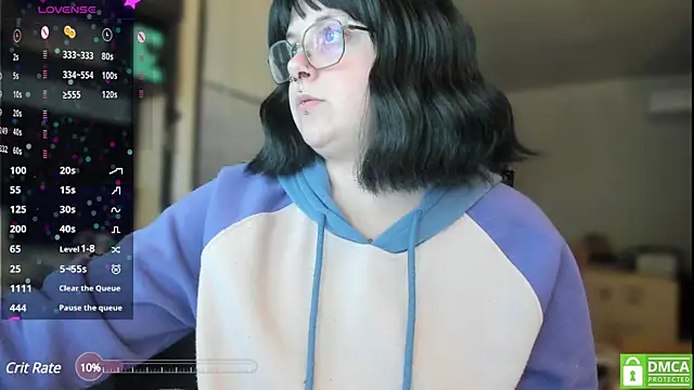 cute aggro gamer girl online show from 12/13/24, 06:10