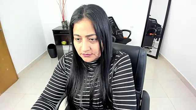 Snapshot of Adele_Sweett chatting on 03/12/25, 07:17 Adele Sweett online show from 03/12/25, 07:17