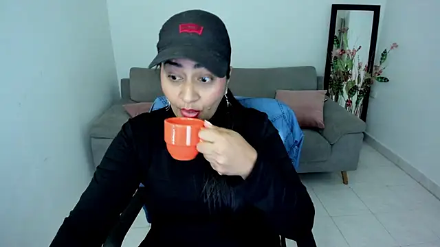 Snapshot of Adele_Sweett chatting on 11/03/25, 11:44 Adele Sweett online show from 11/03/25, 11:44