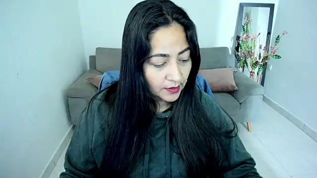 Snapshot of Adele_Sweett chatting on 11/04/25, 10:14 Adele Sweett online show from 11/04/25, 10:14