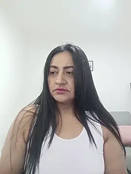 Snapshot of Adele_Sweett chatting on 11/19/25, 10:37 Adele Sweett online show from 11/19/25, 10:37