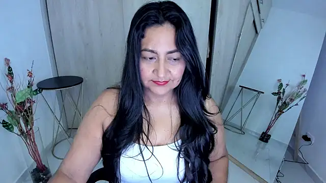 Snapshot of Adele_Sweett chatting on 05/28/26, 10:34 Adele Sweett online show from 05/28/26, 10:34