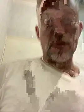 Snapshot of FrankJake99 chatting on 12/20/25, 01:12 FrankJake99 online show from 12/20/25, 01:12