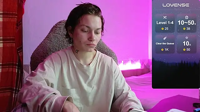 esajukyy online show from 10/28/25, 05:59