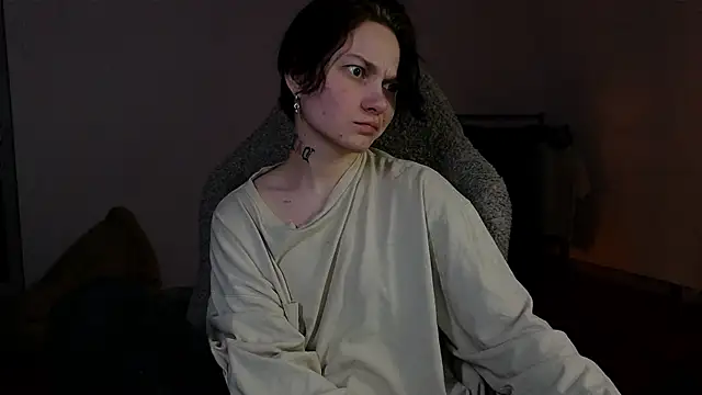 esajukyy online show from 05/18/26, 03:40