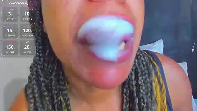 KamariaFyre online show from 10/14/25, 01:56