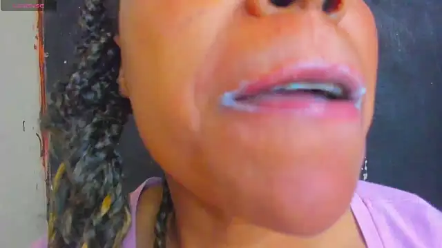 KamariaFyre online show from 10/28/25, 03:54