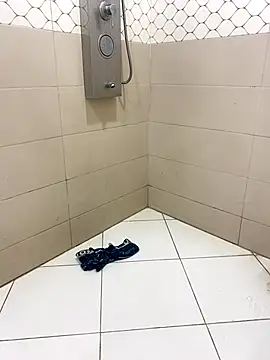 Snapshot of Lahcene chatting on 10/31/25, 11:55 Lahcene online show from 10/31/25, 11:55