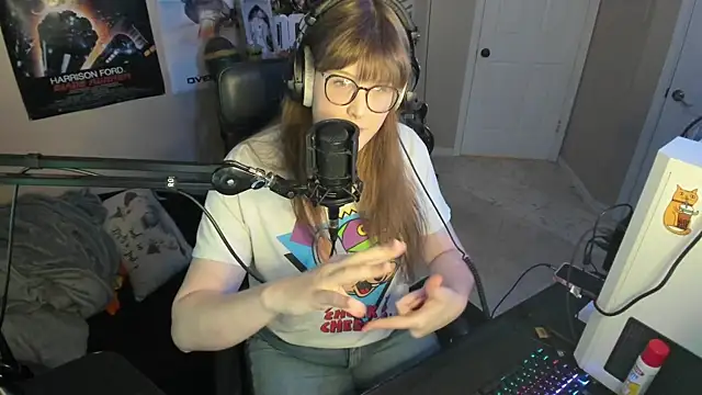 Snapshot of HannahCastle96 chatting on 11/19/25, 10:32 HannahCastle96 online show from 11/19/25, 10:32