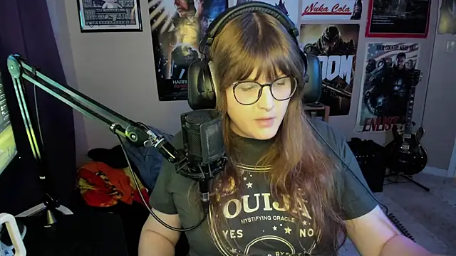 Snapshot of HannahCastle96 chatting on 12/22/25, 11:57 HannahCastle96 online show from 12/22/25, 11:57