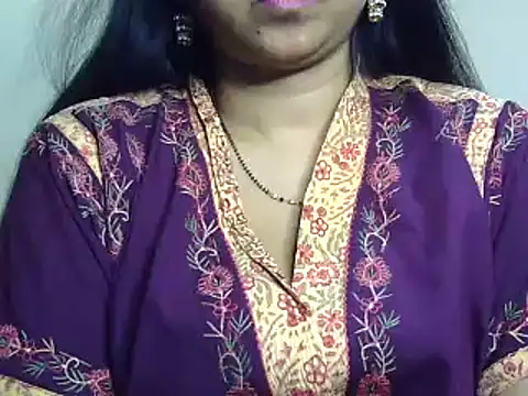 Snapshot of Suhana-sapna chatting on 01/08/25, 04:44 Suhana-sapna online show from 01/08/25, 04:44