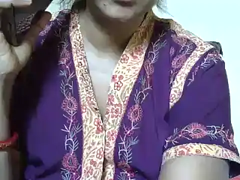 Snapshot of Suhana-sapna chatting on 01/13/25, 03:45 Suhana-sapna online show from 01/13/25, 03:45