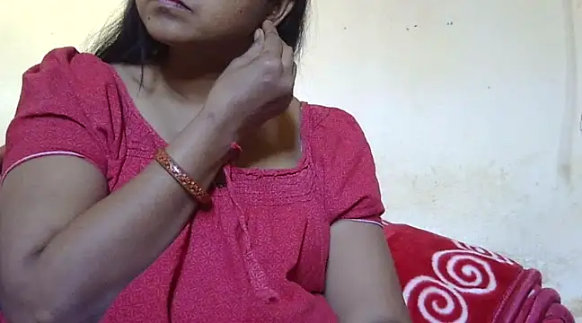 Snapshot of Suhana-sapna chatting on 02/15/25, 09:49 Suhana-sapna online show from 02/15/25, 09:49