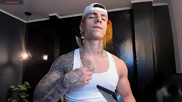 Flynn Riider online show from 12/14/25, 01:38