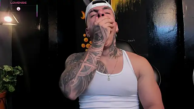 Flynn Riider online show from 12/22/25, 05:32